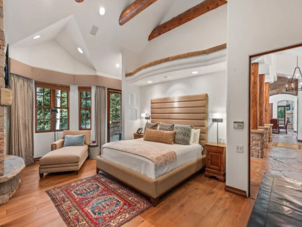 Luxurious Ski-In/Ski-Out Snowmass Chalet with Stunning Mountain Views